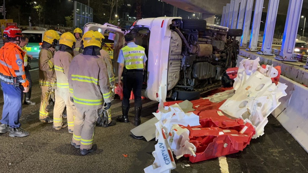 警方及救援人員抵達後發現車內並沒有任何人影。蔡楚輝攝