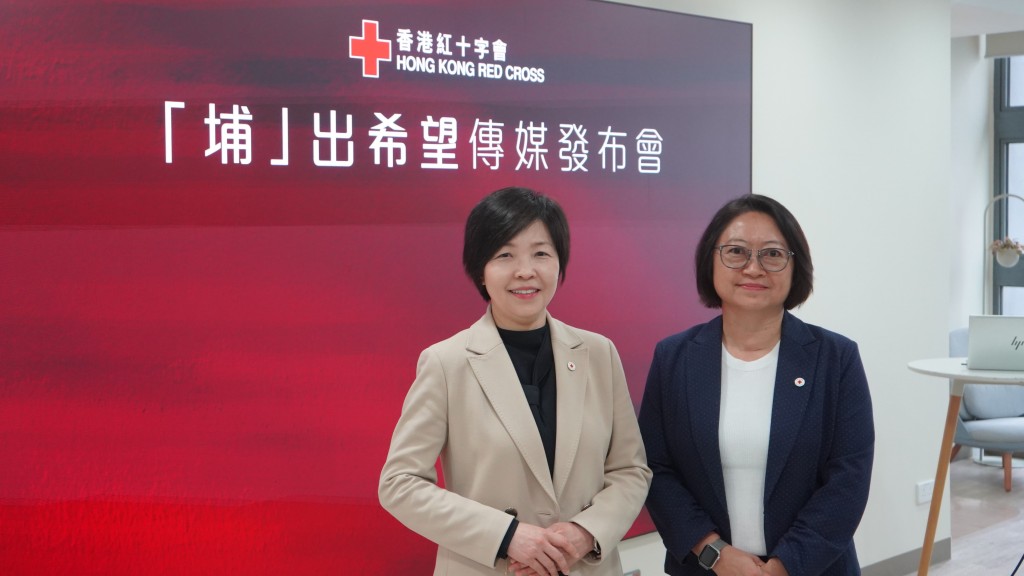 行政總裁／秘書長蘇婉嫻與候任行政總裁／秘書長林傳芃合照。