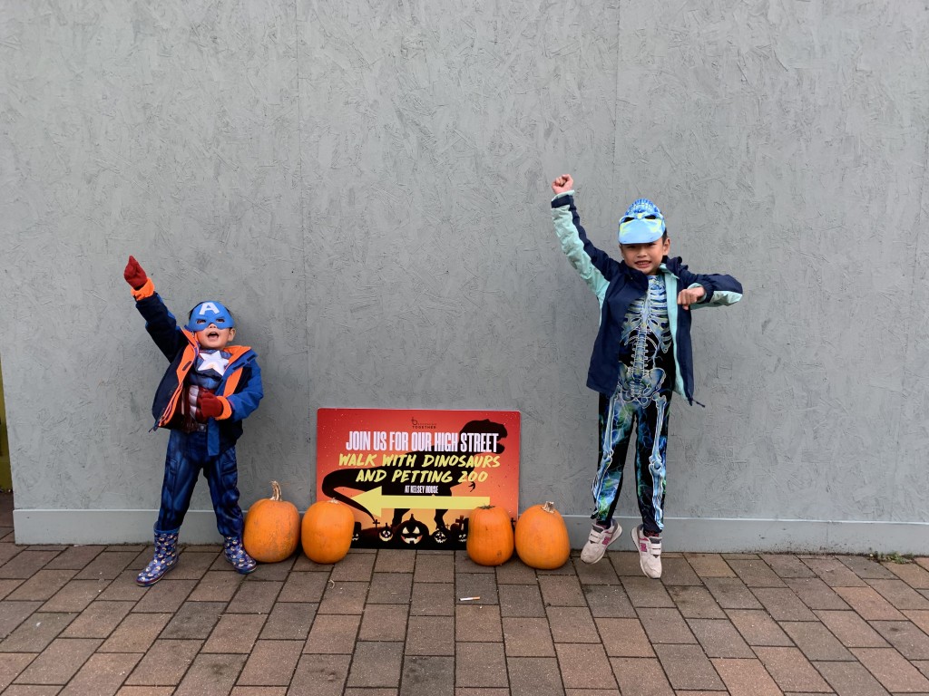 Ashley離開香港之後，某程度上希望嘗試脫離城市生活，所以經常帶兩名兒子到公園玩耍。