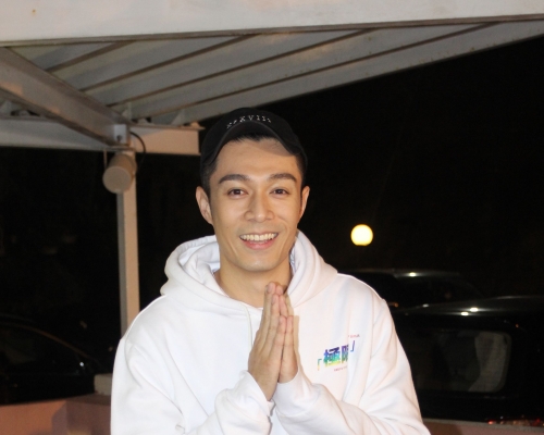 連日來柏豪都喺醫院陪住產後老婆。
