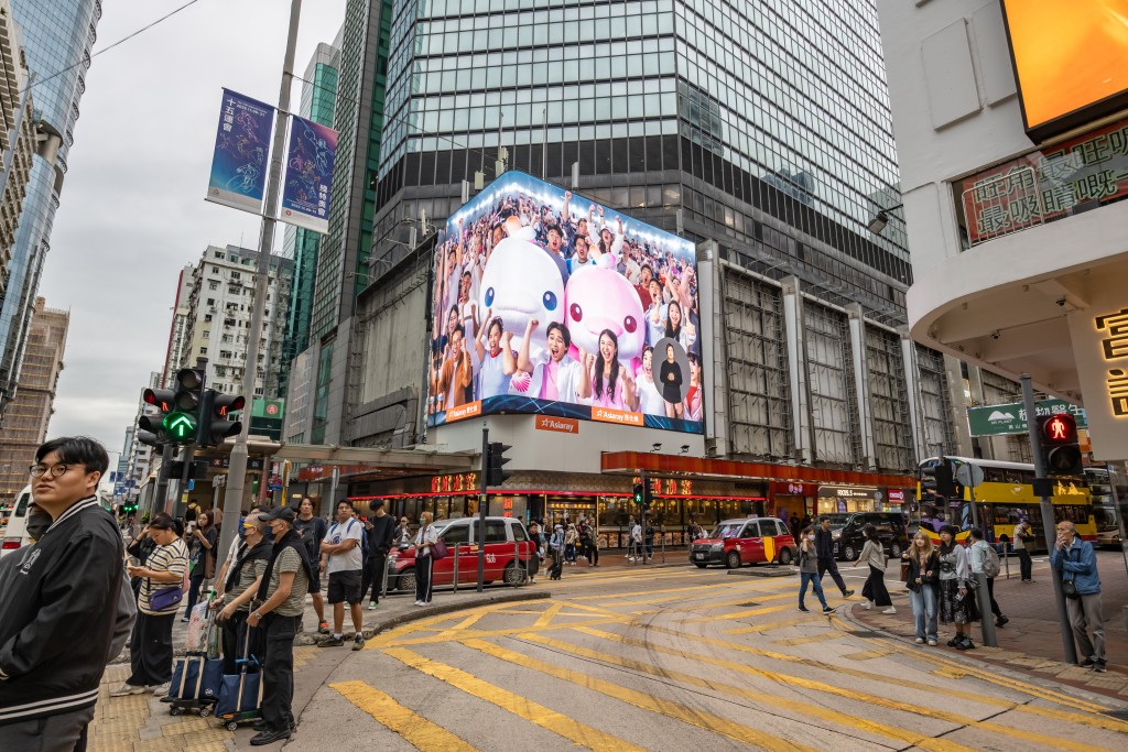 户外大型电视屏幕都能见到十五运会和残特奥会的精彩宣传片段。