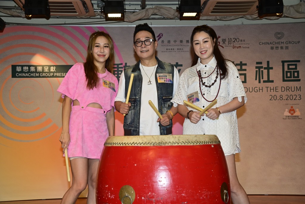 《中年好聲音》成員（左起）曹敏寶、丁文俊及梁凱榳今日在荃灣出席活動。