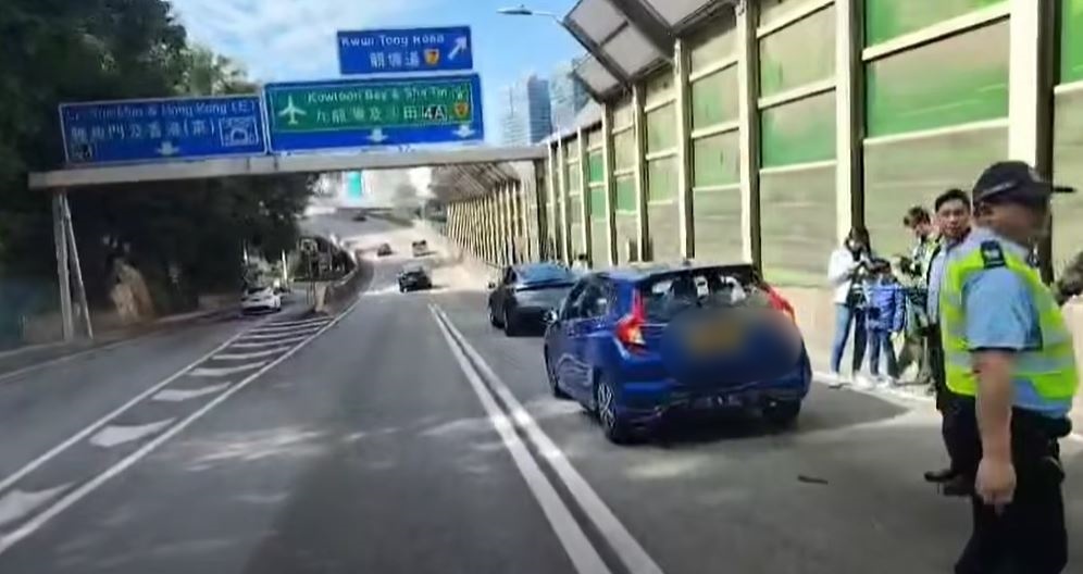 警察在場處理意外。網片截圖