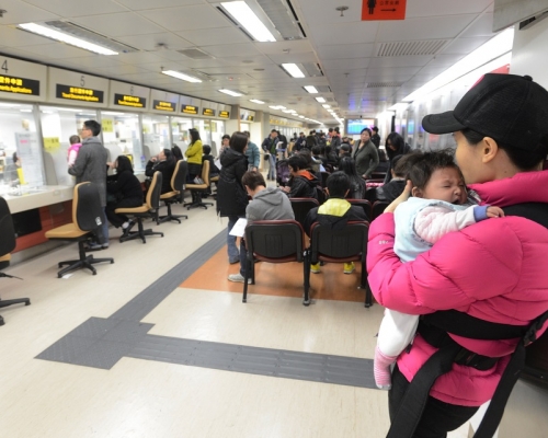 入境处在各区将增设自助服务站。资料图片