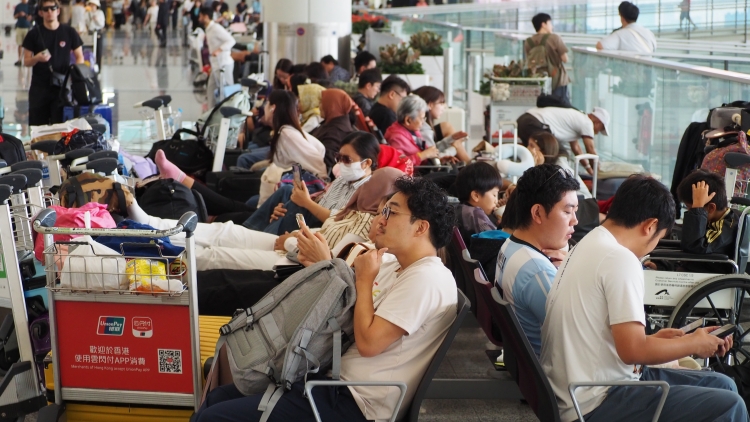 訪港旅遊業復甦提升餐飲渠道銷售額，帶動出前一丁等袋裝麵持續表現穩健。