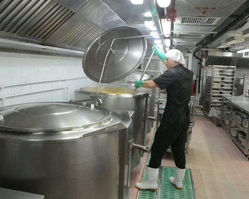 「豐膳坊」以速凍處理飯餐,受惠市民可4天內仍可食用