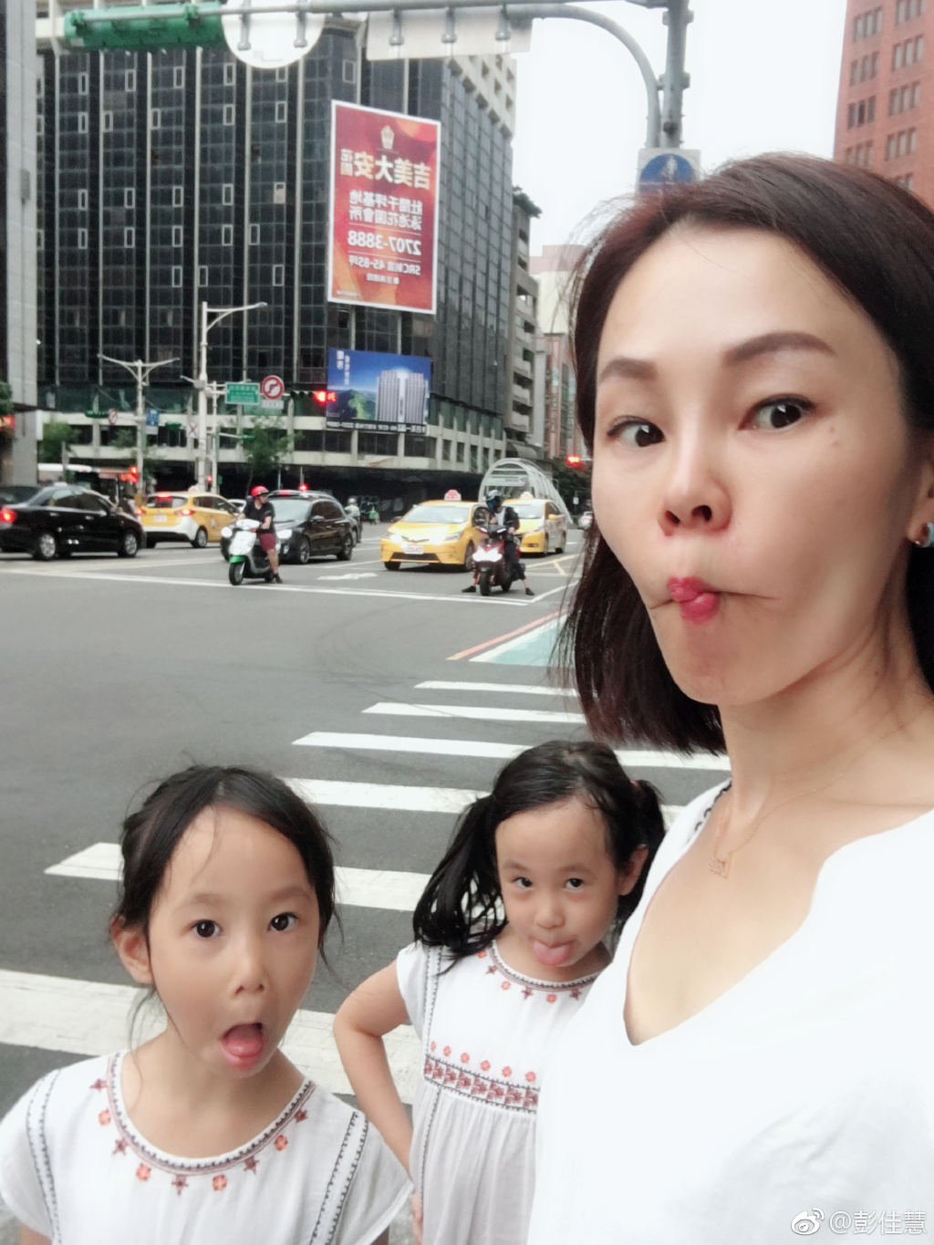 彭佳慧與孖女