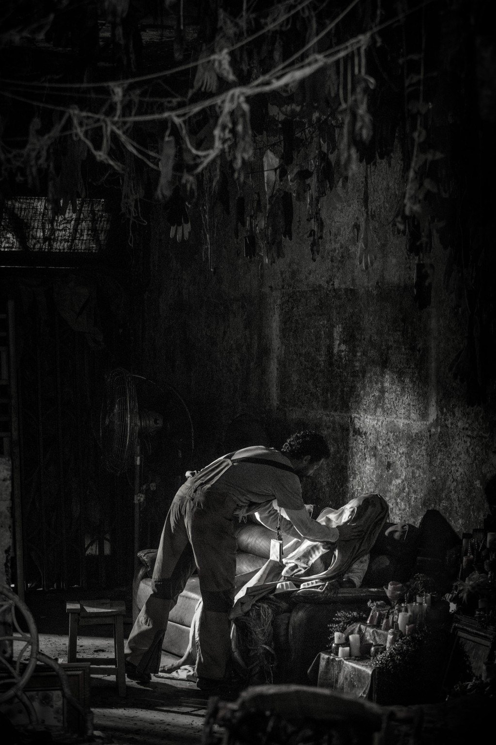 池內博之飾演的拾荒者要到處拾垃圾。