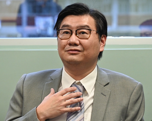民主思路成員陳進雄今日到黃大仙政府辦公大樓報名參加立法會選舉九龍東地方選區。資料圖片