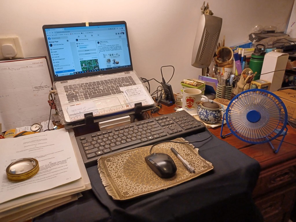 林超英平時在家利用小風扇降溫。林超英fb 林超英平時在家利用小風扇降溫。林超英fb