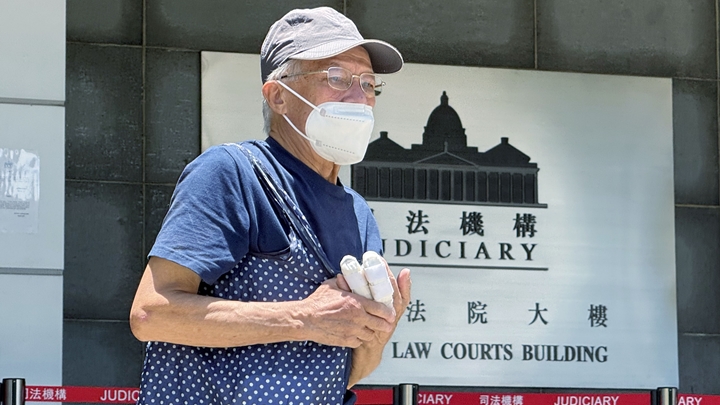 何伯逝世終年79歲。