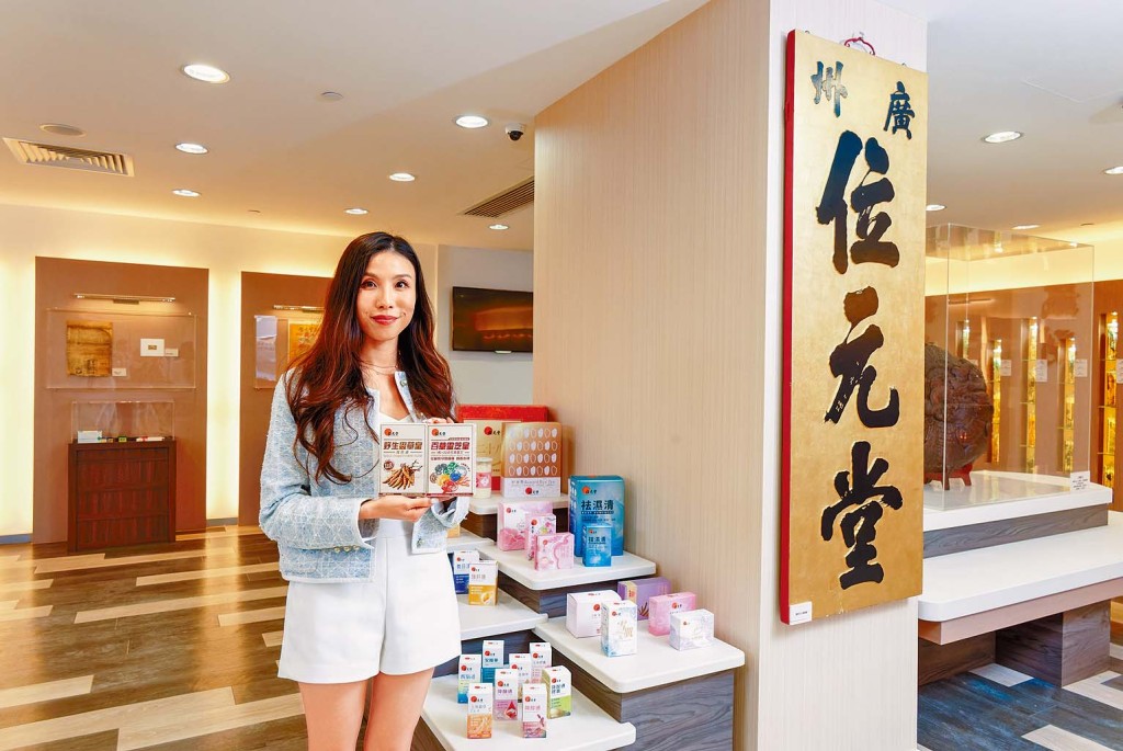 在創新的同時,位元堂積極拓展洗髮露、護肝、美白等保健產品,以「治未病」理念豐富產品陣容。 在創新的同時,位元堂積極拓展洗髮露、護肝、美白等保健產品,以「治未病」理念豐富產品陣容。