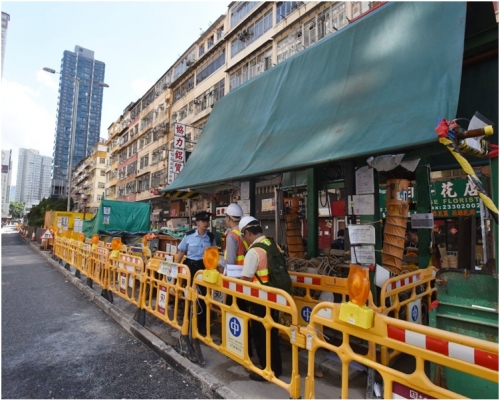 路政署人員早上到場拍攝。