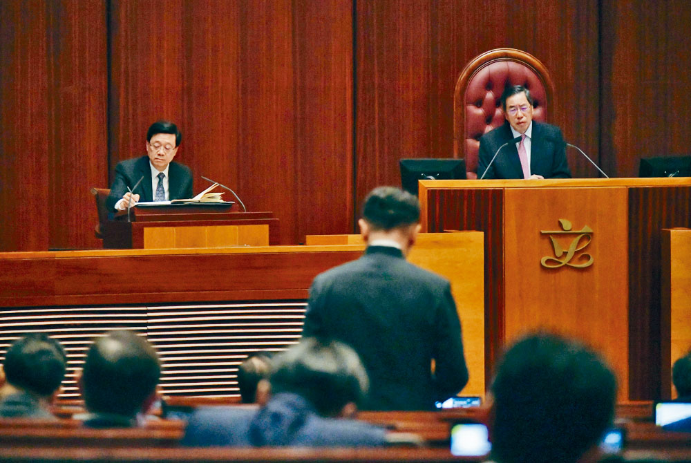 現屆政府與立法會關係良好，很多民生法案都順利通過。