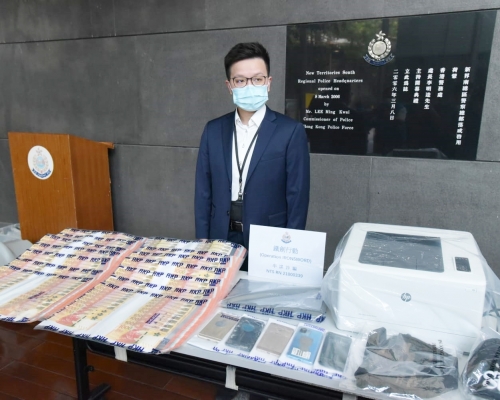 警方就14宗串謀詐騙案件拘捕一對夫婦。