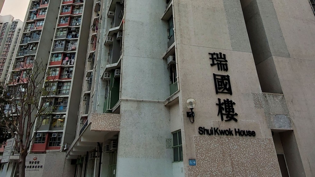 天瑞邨越南兄妹凌晨家務爭執 出手兼揮魚竿掃把互毆 兩敗俱傷被捕。資料圖片