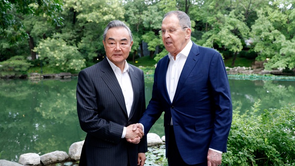 王毅晤俄外長拉夫羅夫 討諭朝鮮半島及烏克蘭危機等議題