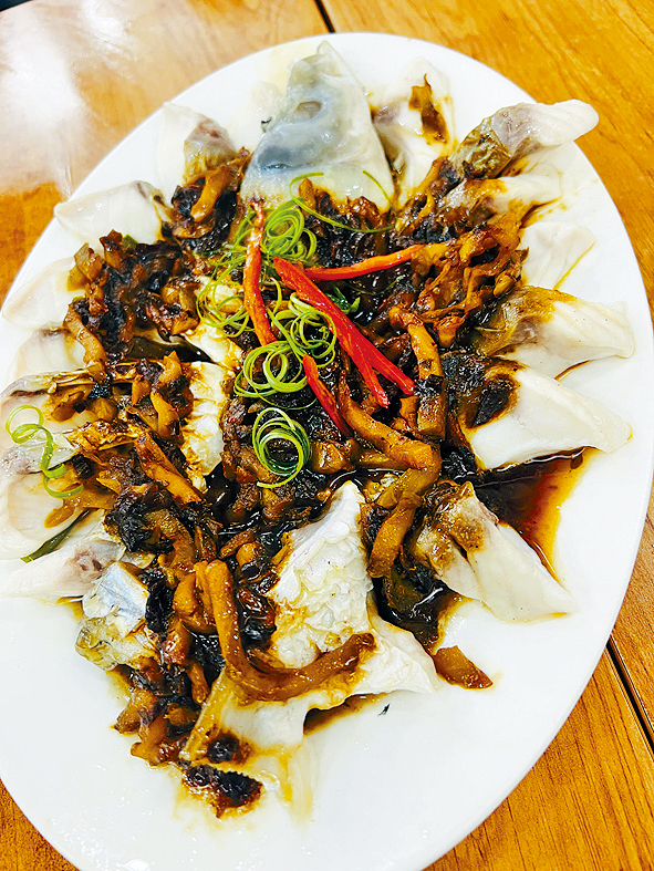 梅菜蒸鯇魚，美味家庭小菜。