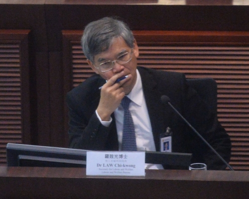 羅致光指,政府已承諾在低津計畫實施1年後作檢討。