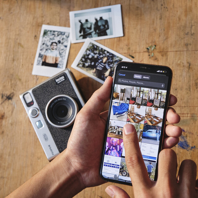 ●可以连接同名手机App，将手机相片Print成即影即有。