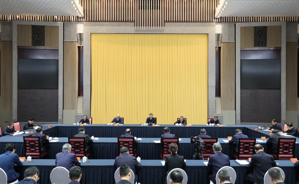 習近平在上海主持座談會並講話。 新華社