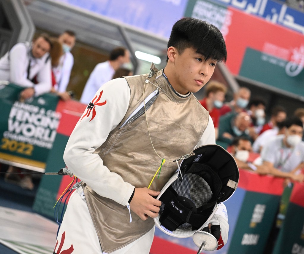 郑铁男于世青赛男花个人赛32强出局。国际剑联facebook图片