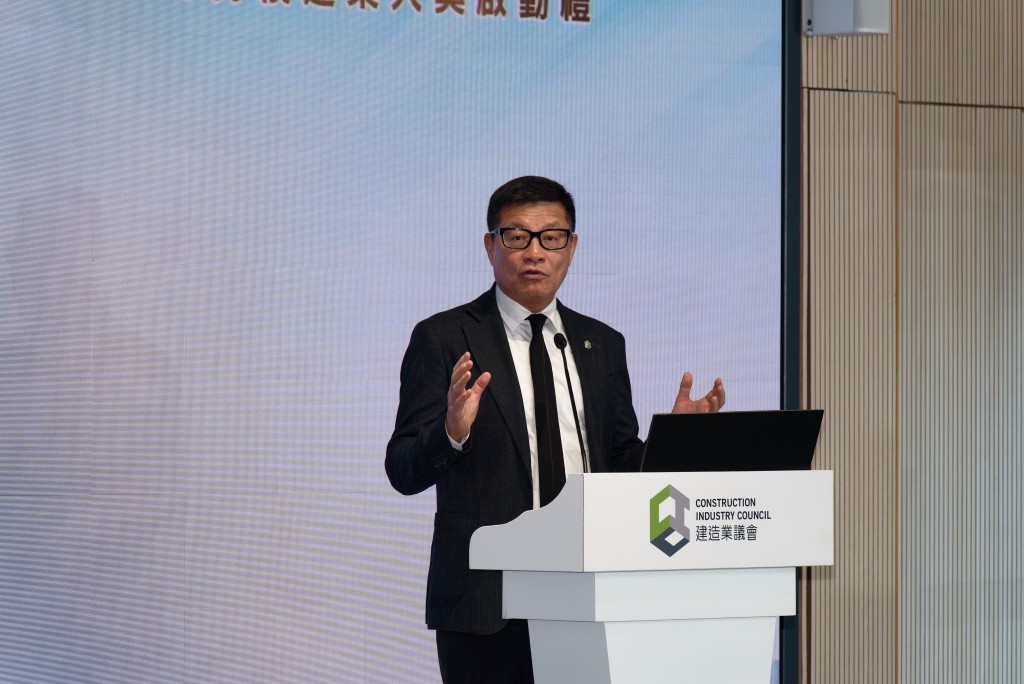 建造業議會執行總監鄭定寕工程師介紹本屆大獎。 建造業議會執行總監鄭定寕工程師介紹本屆大獎。