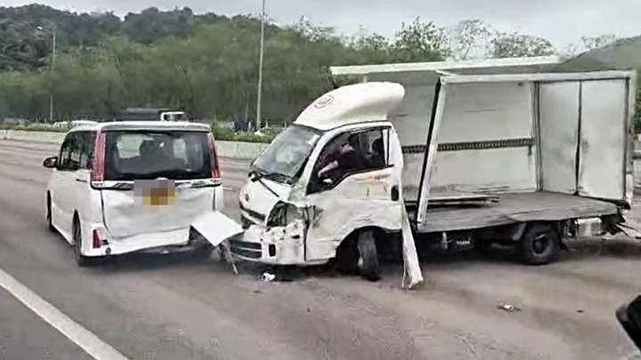 貨車上男子被困。網上圖片 