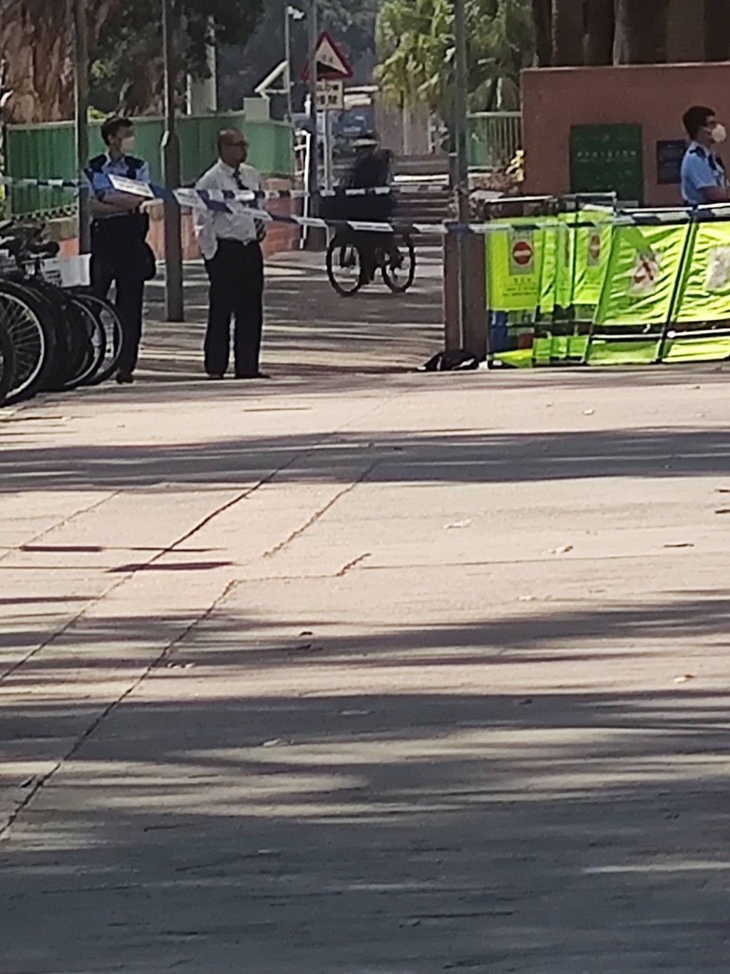 警方围封现场调查。ＦＢ皇后山乜都友