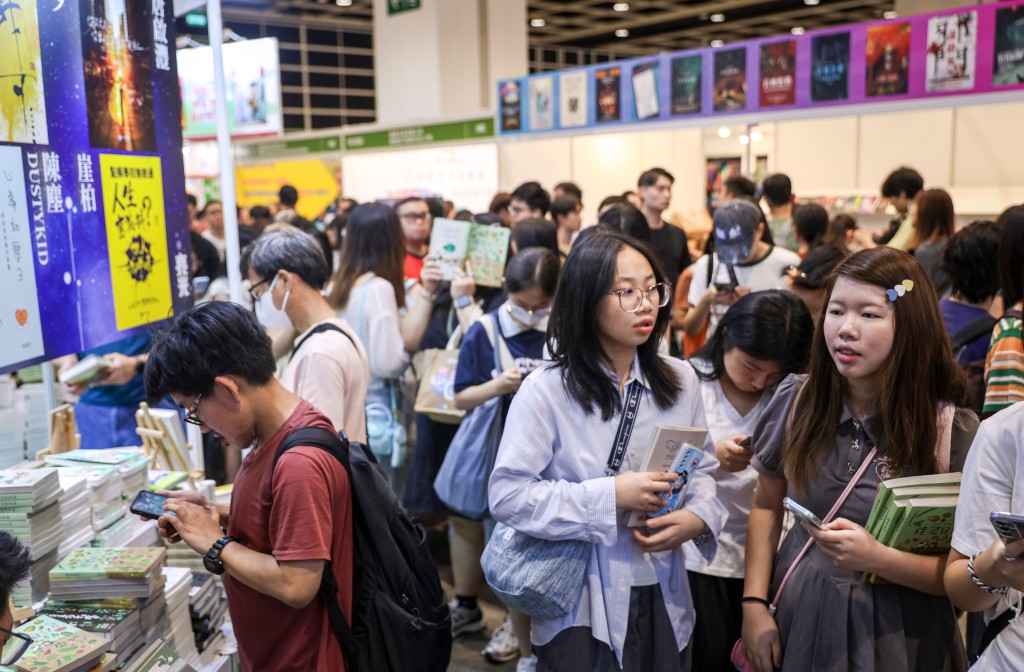 書報、文具及禮品上升20.5%受惠於上月書的帶動。資料圖片 書報、文具及禮品上升20.5%受惠於上月書的帶動。資料圖片
