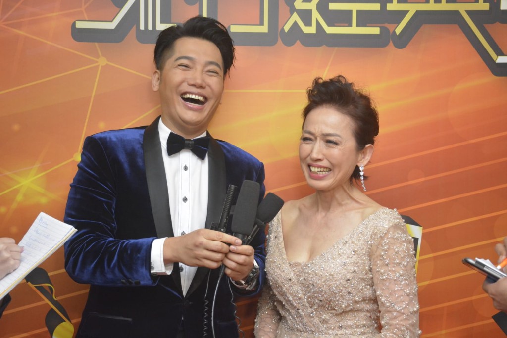 阿東笑指媽咪好身材，所以他細個奶水充足。