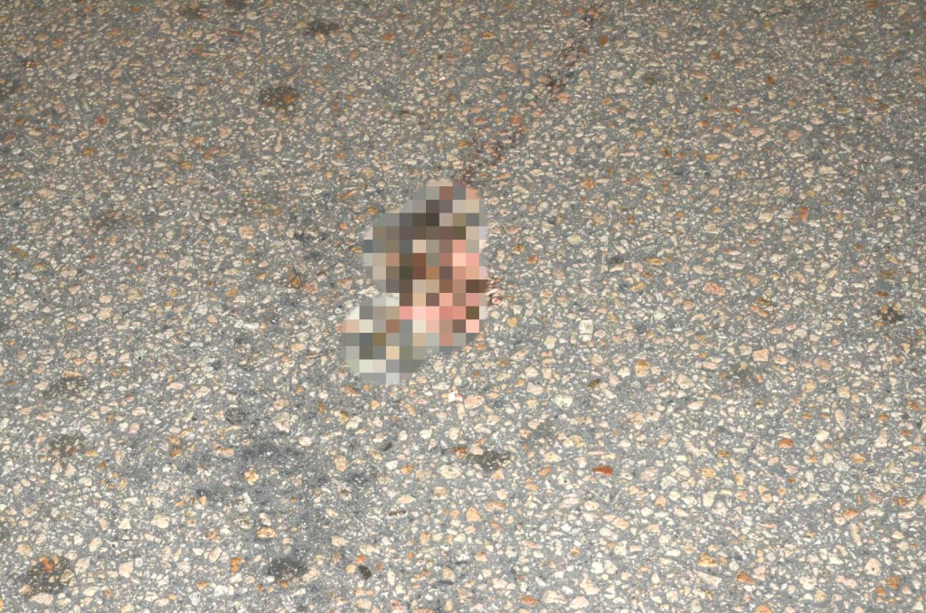 男死者內臟跌出馬路。