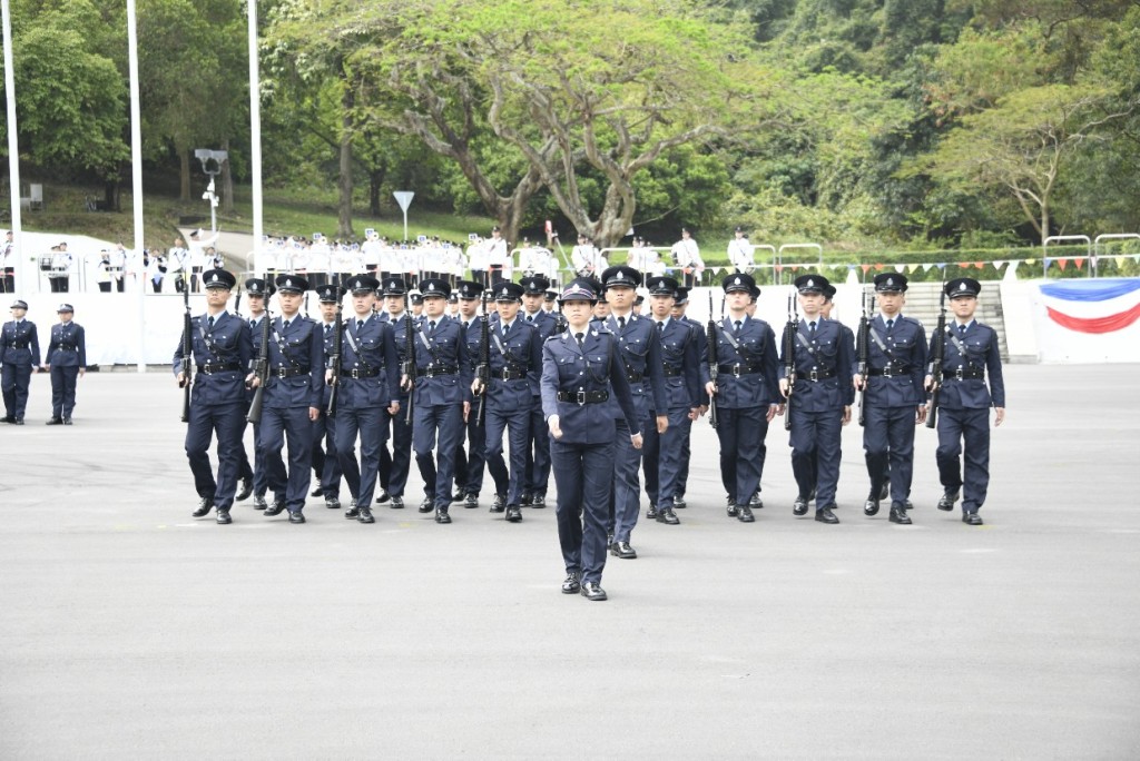 警察学院结业会操，共有33名见习督察及123名学警毕业。杨伟亨摄