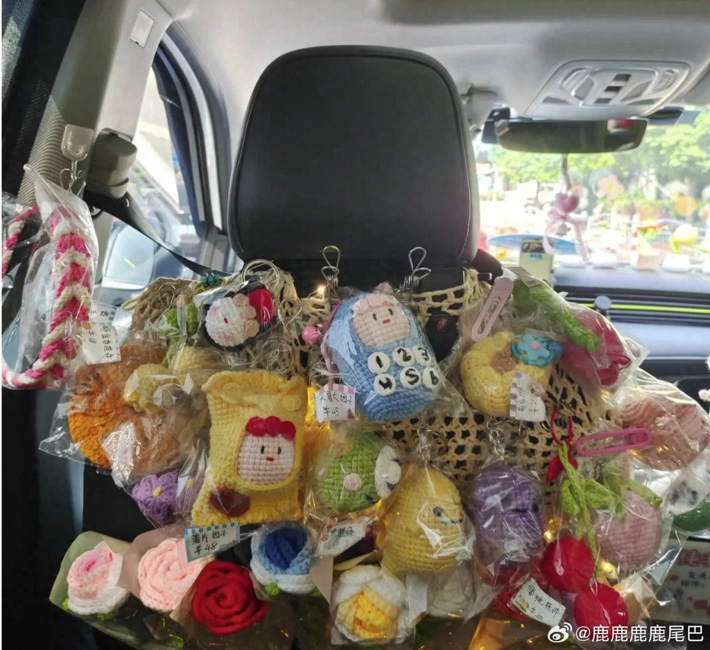 不少网约车也有兼售其他产品。微博