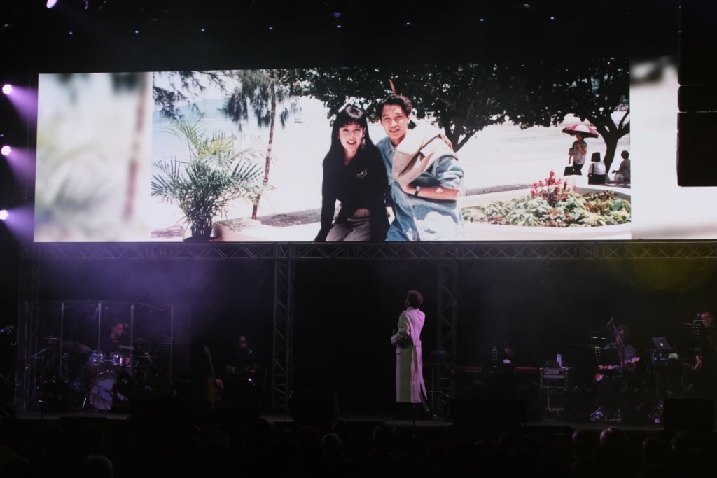 是晚譚耀文音樂會有好多舊相睇,圖為他與周慧敏。 是晚譚耀文音樂會有好多舊相睇,圖為他與周慧敏。