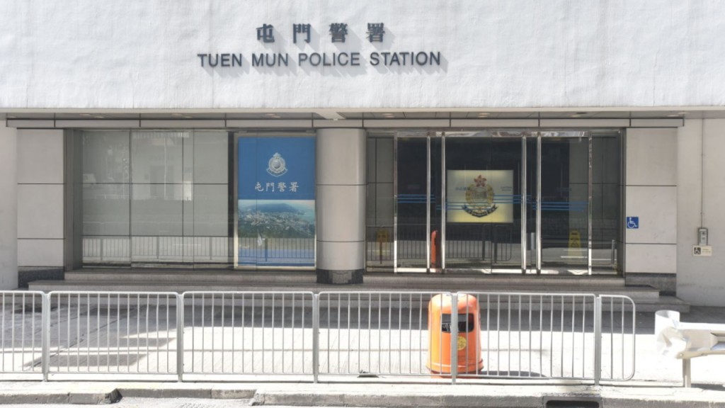  屯門公路毒品車切線時撞貨車 兩非華裔男女棄車逃逸