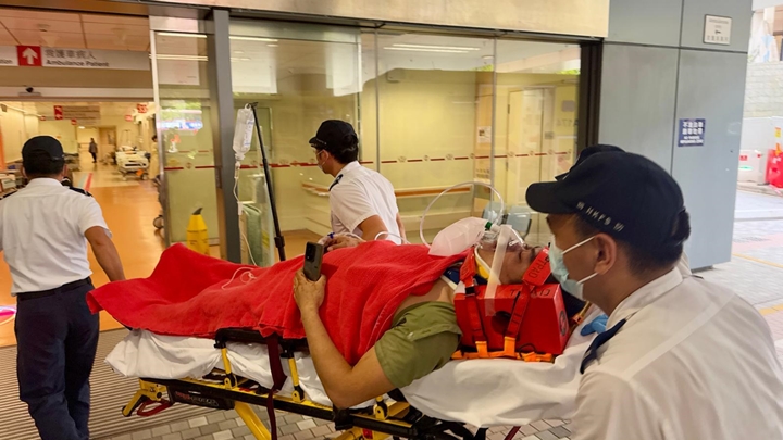 男工獲救送院。