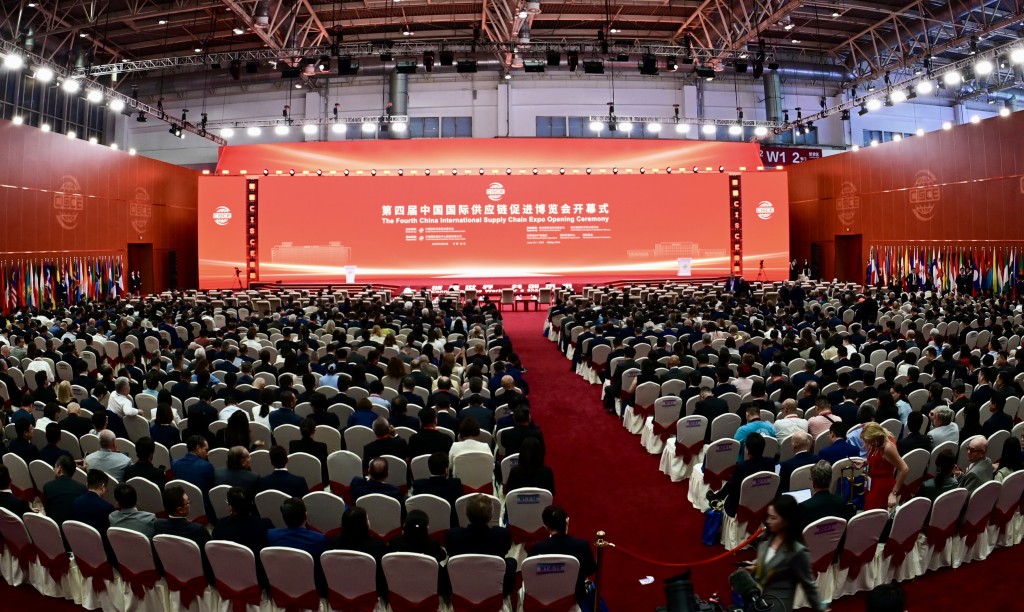 第四届中国国际供应链促进博览会。 新华社