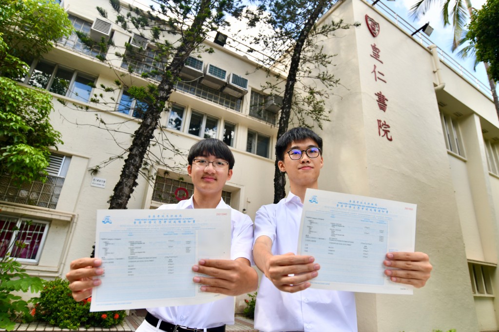 濮愷俊(右)每日只會溫習約4至6小時,認為讀書要努力,玩樂時也可全力投入。盧江球攝 濮愷俊(右)每日只會溫習約4至6小時,認為讀書要努力,玩樂時也可全力投入。盧江球攝