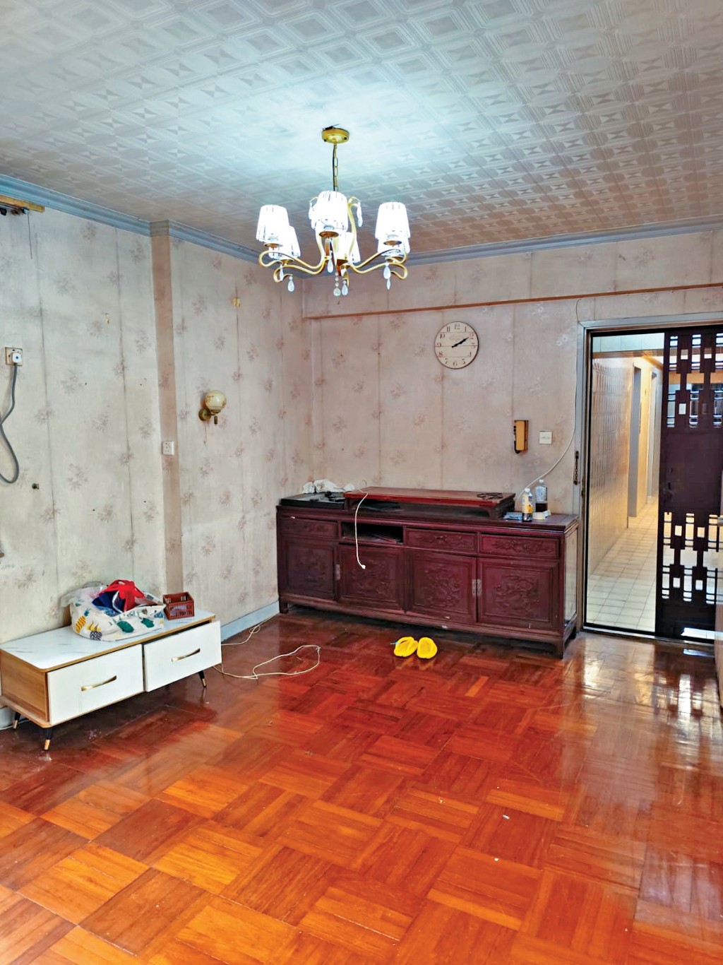 何文田龍總大廈9樓A室，開拍價600萬，較估價低20%。