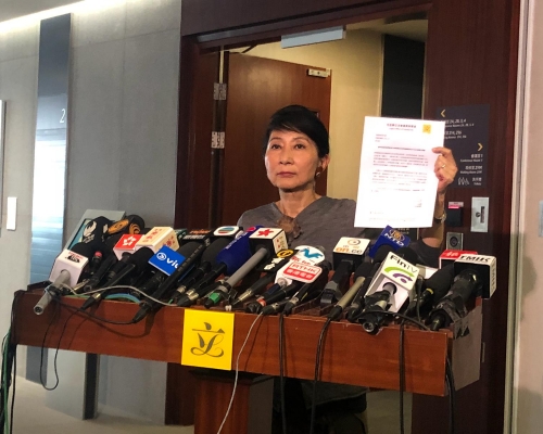 毛孟靜批評陳健波放棄公平公正、不偏不倚的態度。