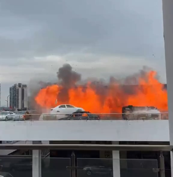 爆炸威力強大。