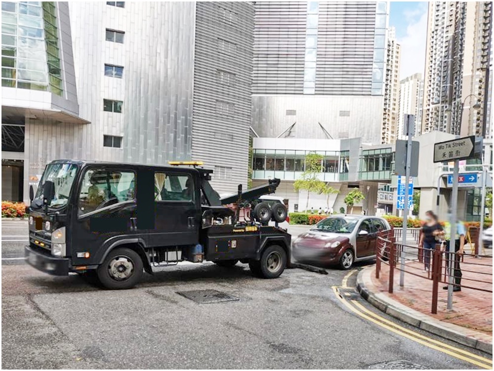 警方在荃灣採取行動。