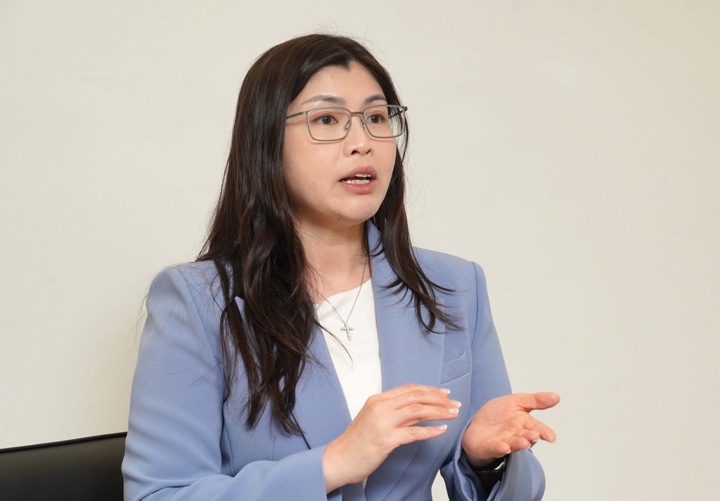 李蔚詩表示,近期不少受害人並非因貪心或有賭博心態而受騙,反而因平日有查看投資建議的習慣,因此在社交平台接觸到虛假投資廣告墮入騙案。 李蔚詩表示,近期不少受害人並非因貪心或有賭博心態而受騙,反而因平日有查看投資建議的習慣,因此在社交平台接觸到虛假投資廣告墮入騙案。