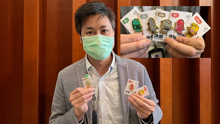 何俊賢今日見人就派「魚」。何俊賢提供