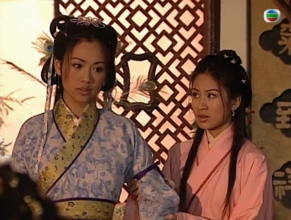 李焯寧（右）在《金裝四大才子》中飾演婢女「安安」。