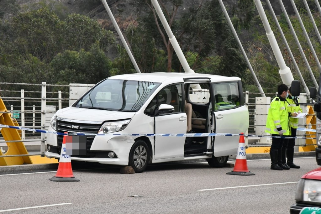 涉事七人車。