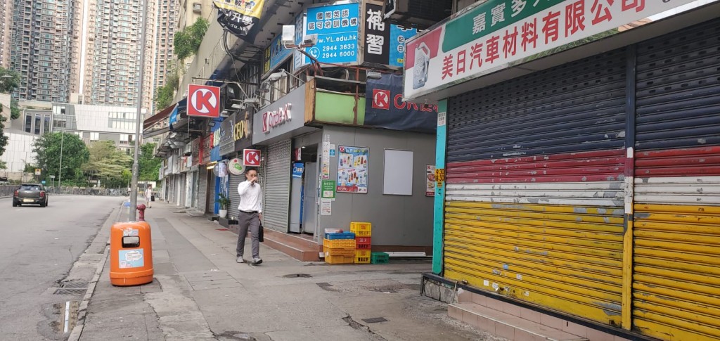 大部分商舖提早關門。