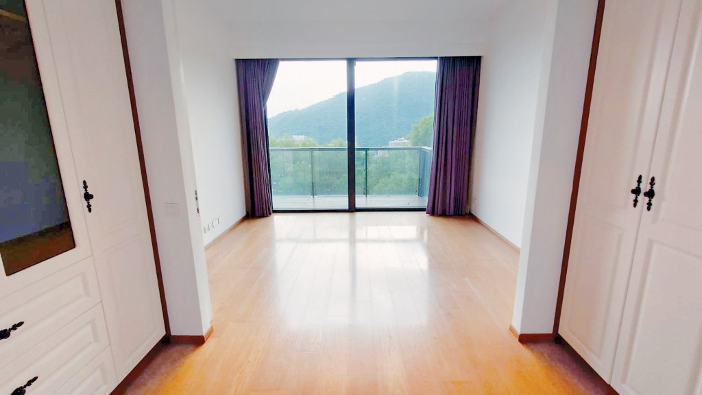 沙田九肚山九肚山峰71號屋，連同2個車位，以4200萬推拍。