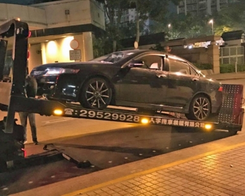 一輛私家車於元朗瘋狂駕駛,司機被捕。警方圖片